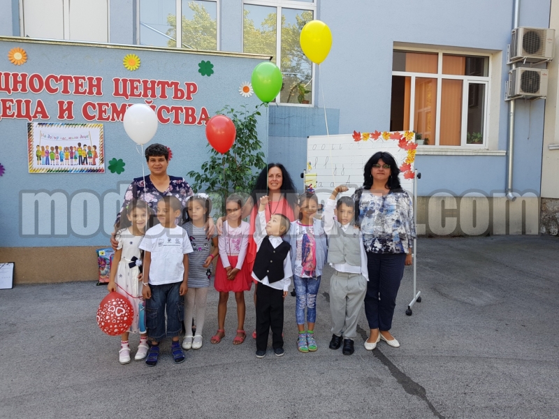 С ТЪРЖЕСТВО, ОБЩНОСТНИЯТ ЦЕНТЪР ВЪВ ВРАЦА ЗАКРИ ЛЯТНО УЧИЛИЩЕ 2