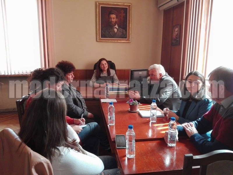 ЗАМЕСТНИК КМЕТЪТ ПЕТЯ ДОЛАПЧИЕВА ПРОВЕДЕ РАБОТНА СРЕЩА, СВЪРЗАНА С РАБОТАТА НА ЦЕНТЪРА ЗА ПРАВАТА НА ДЕЦАТА – снимка 2