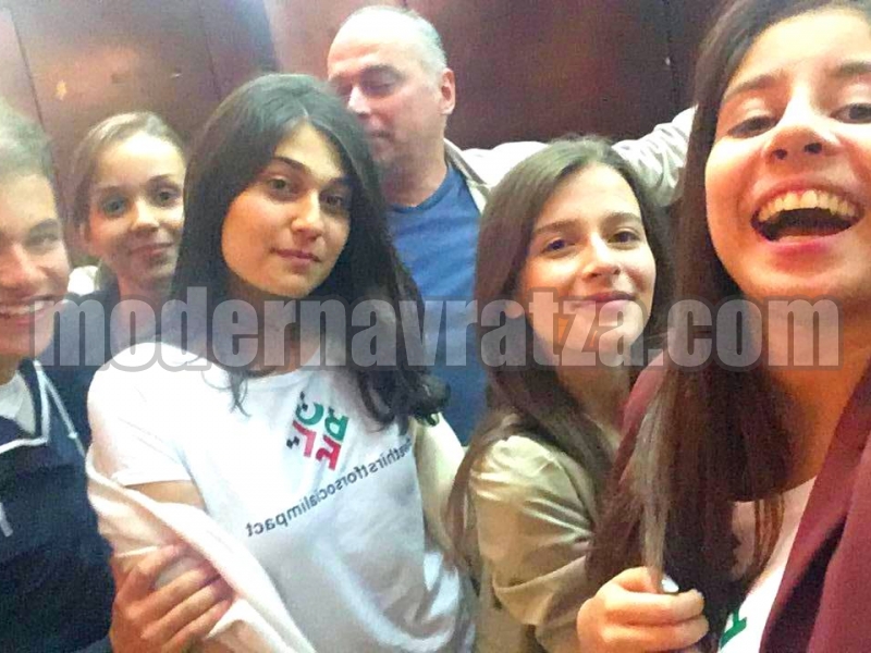 УЧЕНИЦИ ОТ ВРАЧАНСКАТА ПРИРОДО-МАТЕМАТИЧЕСКА ГИМНАЗИЯ ЩЕ ПРЕДСТАВЯТ БЪЛГАРИЯ В СТРАСБУРГ – снимка 2