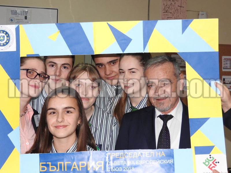 ЕВРОДЕПУТАТЪТ ВЛАДИМИР УРУЧЕВ НА ПОСЕЩЕНИЕ В ППМГ „АКАД. ИВАН ЦЕНОВ” ПО ПОКАНА НА СТАРШИТЕ И МЛАДШИТЕ ПОСЛАНИЦИ НА ЕВРОПЕЙСКИЯ ПАРЛАМЕНТ