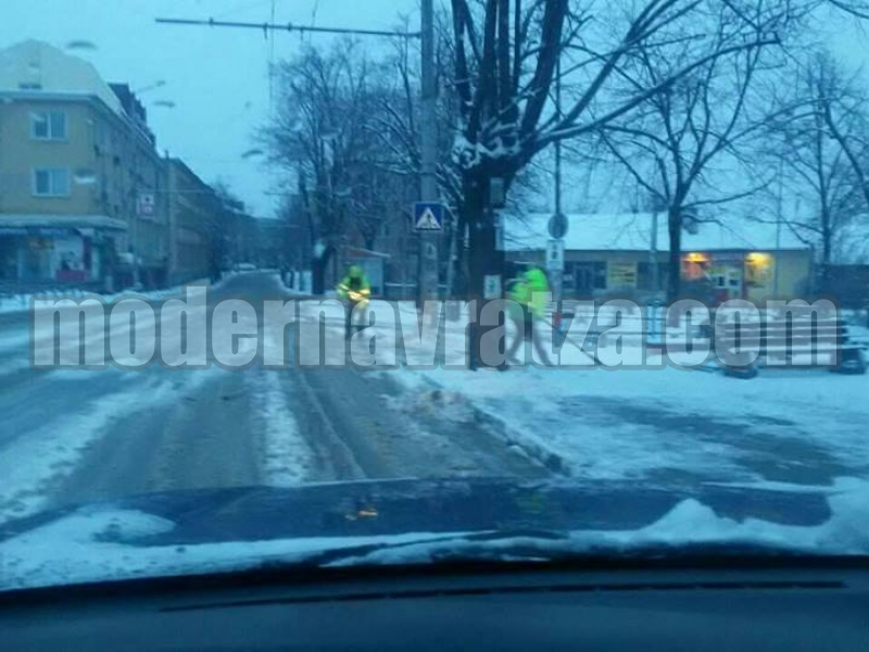 С НАД 90 ТОНА СОЛ СА ОБРАБОТЕНИ ПЪТНИТЕ АРТЕРИИ В ГРАДА – снимка 3