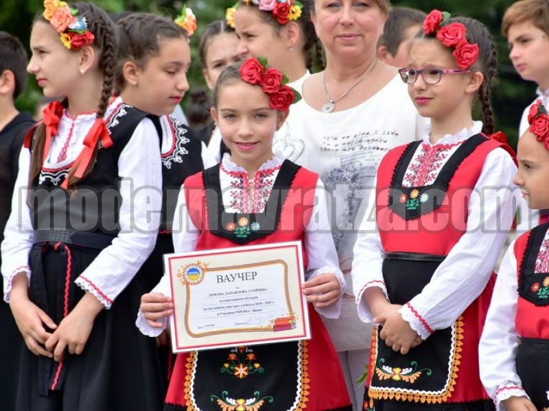 ТРЕТОКЛАСНИЧКА ЩЕ ИЗУЧАВА ЕДНА ГОДИНА АНГЛИЙСКИ ЕЗИК БЕЗПЛАТНО – снимка 6