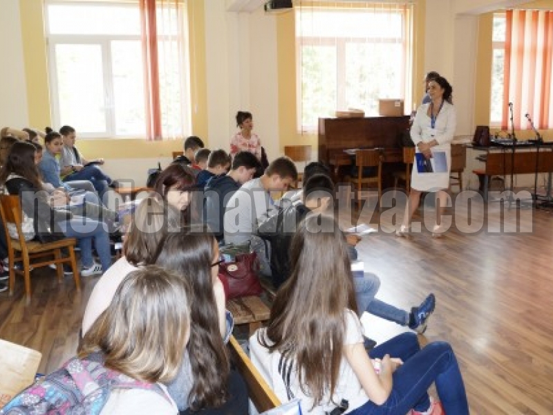 БДЖ ПРОВЕДЕ СРЕЩА С УЧЕНИЦИ ОТ МЕЗДРА
