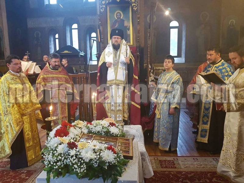 ДВАМА МИТРОПОЛИТИ СЛУЖИХА ЗАЕДНО ВЪВ ВРАЦА ЗА СЪБОРА НА СВЕТИТЕ АПОСТОЛИ – снимка 3