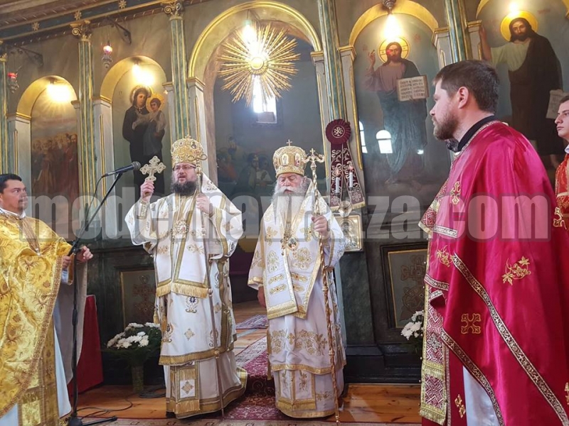 ДВАМА МИТРОПОЛИТИ СЛУЖИХА ЗАЕДНО ВЪВ ВРАЦА ЗА СЪБОРА НА СВЕТИТЕ АПОСТОЛИ