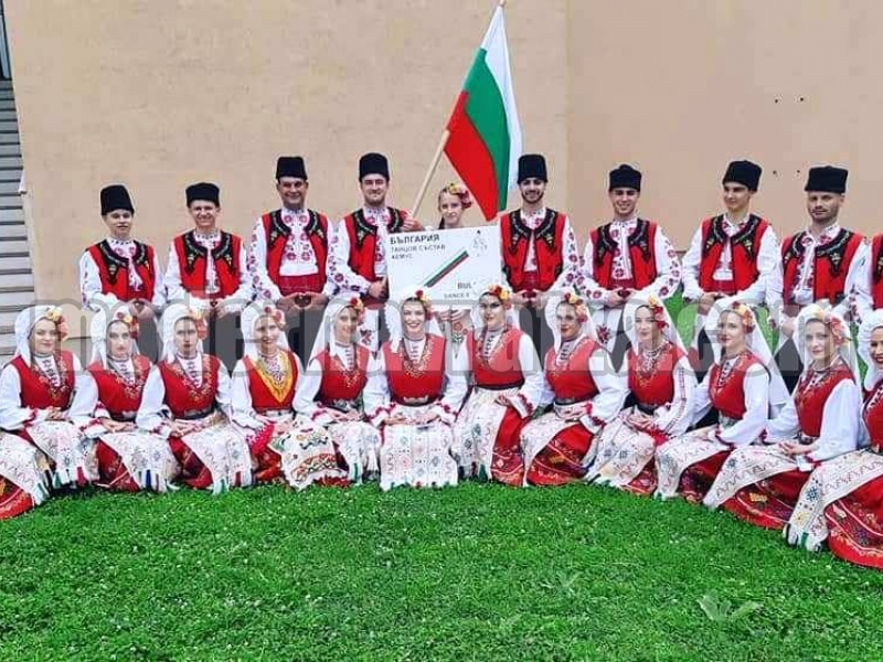 ТАНЦОВ СЪСТАВ „ХЕМУС“ СЕ ЗАВЪРНА ОТ ДВА МЕЖДУНАРОДНИ ФЕСТИВАЛА – снимка 4