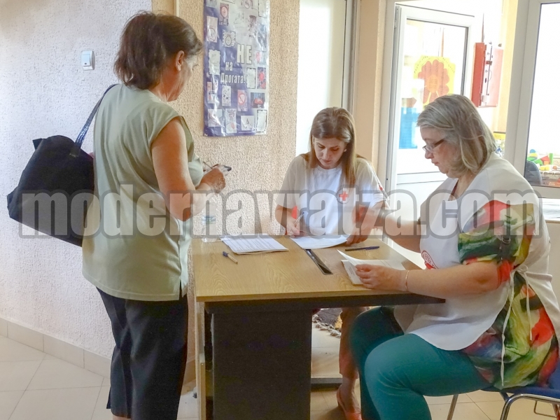 БЧК ВРАЦА ПРОДЪЛЖАВА РАБОТАТА В ПОМОЩ НА ПОСТРАДАЛОТО НАСЕЛЕНИЕ ОТ РОМАН – снимка 7