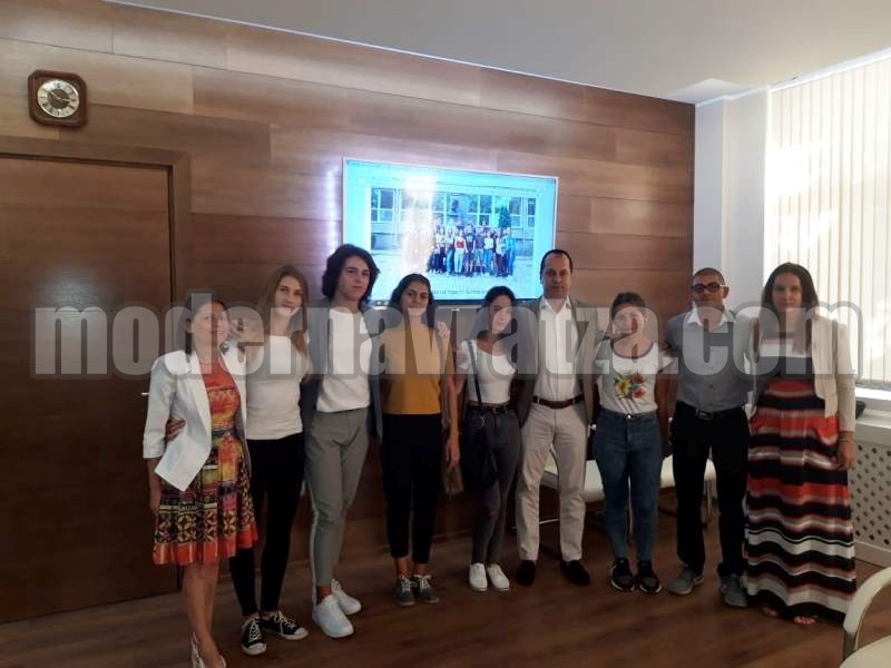 ПОБЕДИТЕЛИТЕ ОТ „НАЙ-ПАТРИОТИЧЕН КЛАС“ СЕ ЗАВЪРНАХА ОТ ЕКСКУРЗИЯТА ПО СТЪПКИТЕ НА БОТЕВ – снимка 2