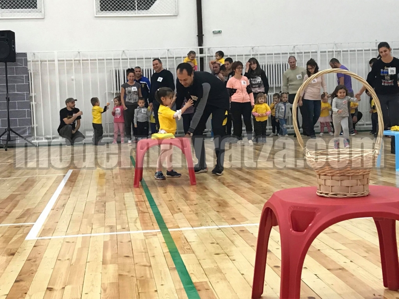 ДЕЦА И РОДИТЕЛИ УЧАСТВАХА В ИГРИ ЗА ЗДРАВОСЛОВНО ХРАНЕНЕ – снимка 7