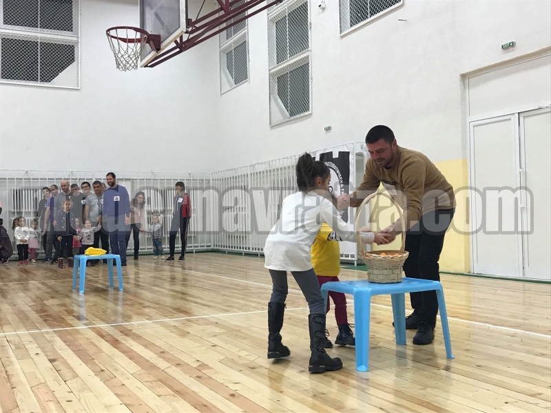 ДЕЦА И РОДИТЕЛИ УЧАСТВАХА В ИГРИ ЗА ЗДРАВОСЛОВНО ХРАНЕНЕ – снимка 3