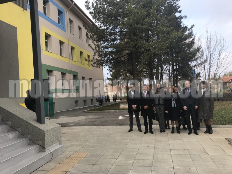 МИНИСТЪР КРАСИМИР ВЪЛЧЕВ И ОБЛАСТНИЯТ УПРАВИТЕЛ МАЛИНА НИКОЛОВА ПОСЕТИХА ОБНОВЕНАТА СГРАДА НА ПРОФЕСИОНАЛНАТА АГРОТЕХНИЧЕСКА ГИМНАЗИЯ „НИКОЛА ВАПЦАРОВ“ В БЯЛА СЛАТИНА