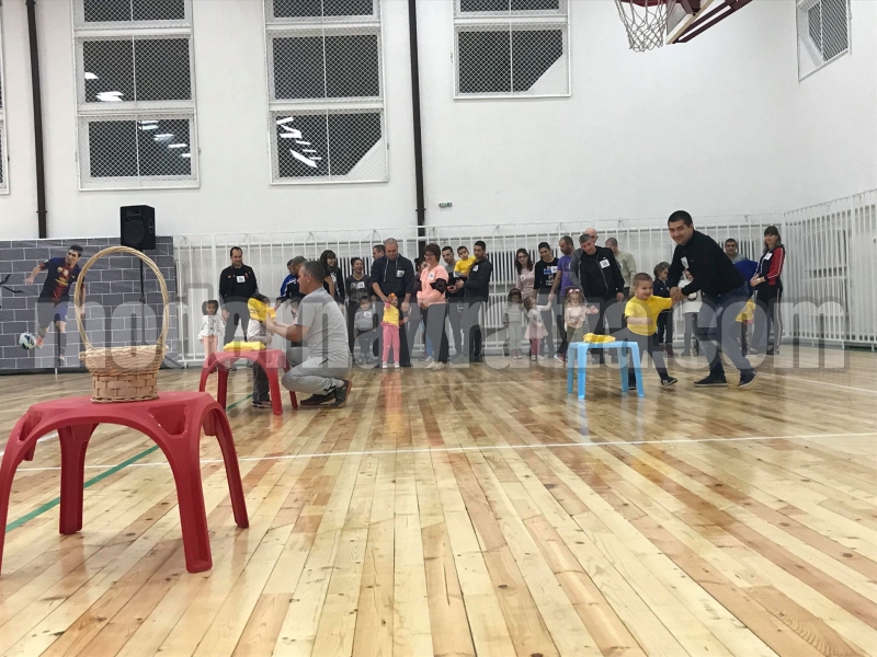 ДЕЦА И РОДИТЕЛИ УЧАСТВАХА В ИГРИ ЗА ЗДРАВОСЛОВНО ХРАНЕНЕ – снимка 4