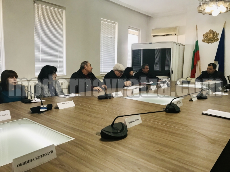 ЗАСЕДАНИЕ НА ОБЛАСТНАТА КОМИСИЯ ПО БЕЗОПАСНОСТ НА ДВИЖЕНИЕТО ПО ПЪТИЩАТА – снимка 2