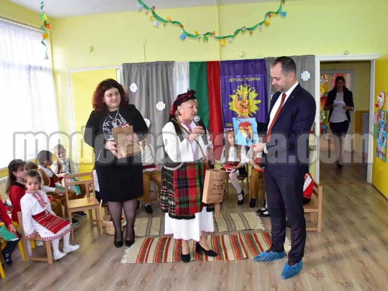 БАБА МАРТА В ДЕТСКА ГРАДИНА „ЕВРОПЕЙЧЕТА“ – снимка 3