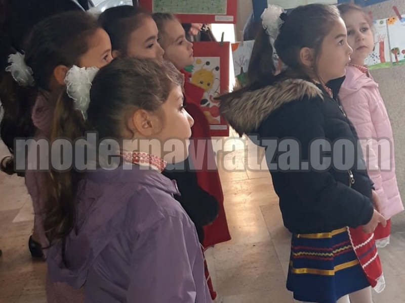 ИЗЛОЖБА НА ДЕТСКИ РИСУНКИ В БЯЛА СЛАТИНА
