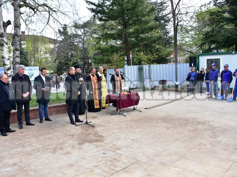 НАПРАВИХА ПЪРВА КОПКА НА БЪДЕЩИЯ АДМИНИСТРАТИВНО-ТЪРГОВСКИ ЦЕНТЪР ВЪВ ВРАЦА – снимка 4