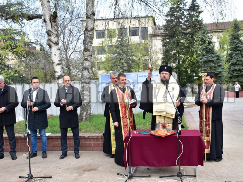 НАПРАВИХА ПЪРВА КОПКА НА БЪДЕЩИЯ АДМИНИСТРАТИВНО-ТЪРГОВСКИ ЦЕНТЪР ВЪВ ВРАЦА – снимка 7