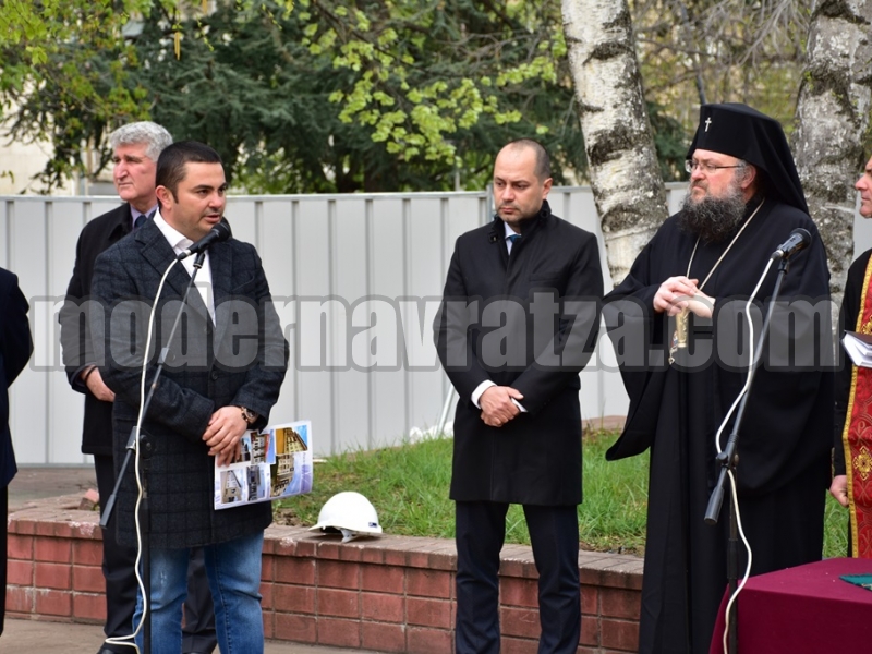 НАПРАВИХА ПЪРВА КОПКА НА БЪДЕЩИЯ АДМИНИСТРАТИВНО-ТЪРГОВСКИ ЦЕНТЪР ВЪВ ВРАЦА – снимка 5