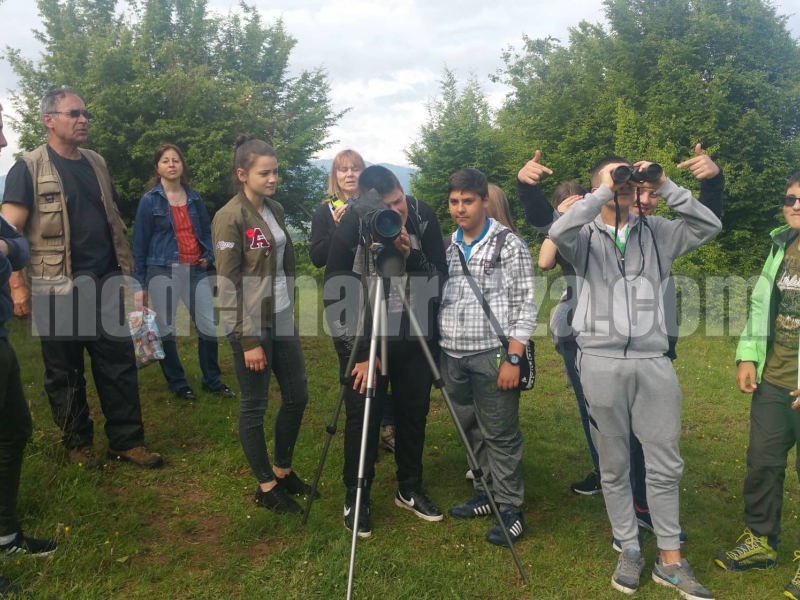 УЧЕНИЦИ НАБЛЮДАВАХА БЕЛОГЛАВИ ЛЕШОЯДИ