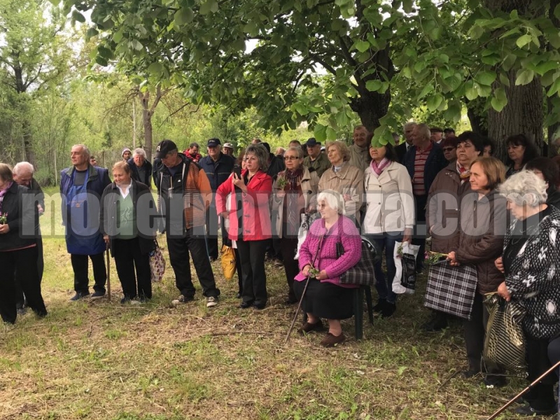 ВЪВ ВИРОВСКО БЕ ОСВЕТЕН КУРБАН ЗА ЗДРАВЕ И БЛАГОПОЛУЧИЕ – снимка 2
