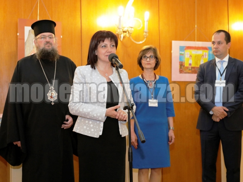 ДЕЦА ОТ ВРАЦА ПОДРЕДИХА ИЗЛОЖБА В НАРОДНОТО СЪБРАНИЕ – снимка 2