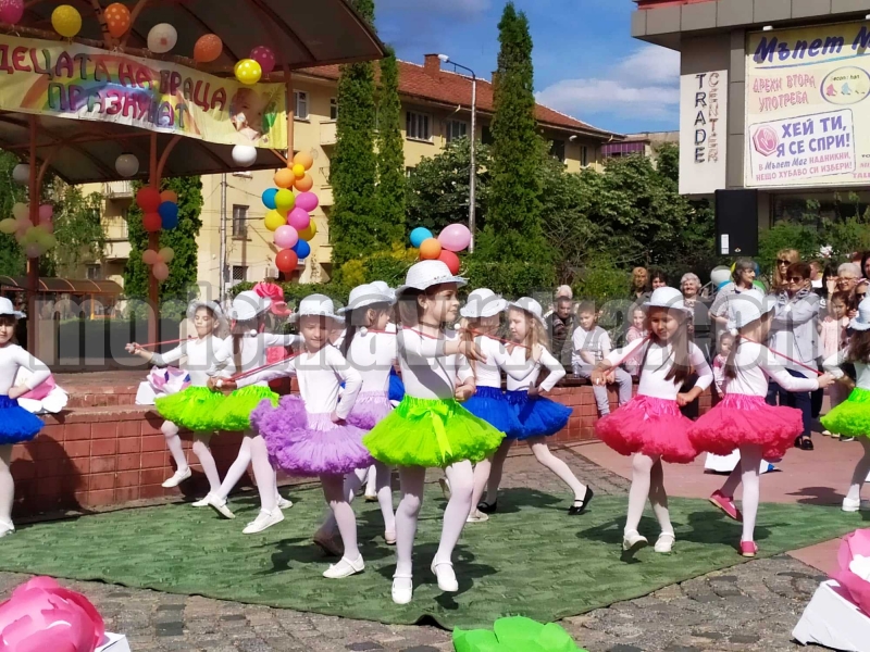 ДЕЦАТА НА ВРАЦА ПРАЗНУВАХА