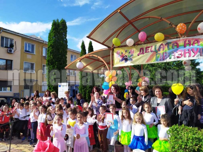 ДЕЦАТА НА ВРАЦА ПРАЗНУВАХА – снимка 7
