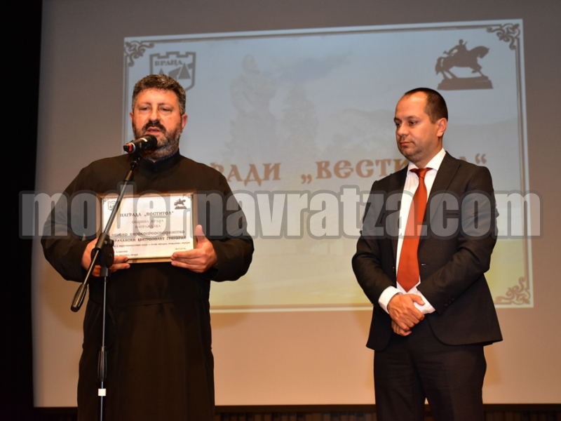 КАЛИН КАМЕНОВ: ДНЕС, ПОВЕЧЕ ОТ ВСЯКОГА, ИМАМЕ НУЖДА ОТ БУДНИ ГРАЖДАНИ, КОИТО ДА НИ ВДЪХНОВЯВАТ С ПРИМЕРА СИ! – снимка 7