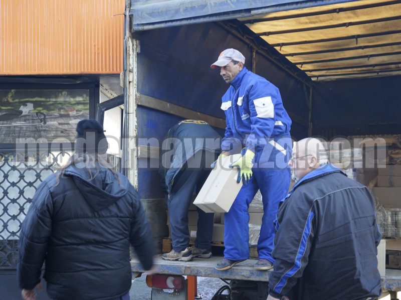 ЗАПОЧНА РАЗДАВАНЕТО НА ХРАНИТЕЛНИ ПРОДУКТИ НА НАЙ-НУЖДАЕЩИТЕ СЕ ЛИЦА В ОБЩИНА МЕЗДРА