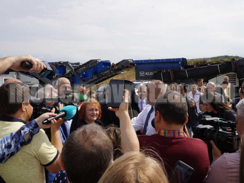 ПРЕМИЕРЪТ БОЙКО БОРИСОВ ИНСПЕКТИРА СТРОИТЕЛСТВОТО НА СКОРОСТНИЯ ПЪТ МЕЗДРА - БОТЕВГРАД – снимка 2