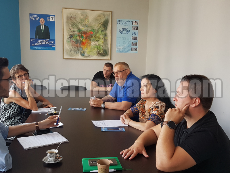 ЕВРОПЕЙСКИ НАБЛЮДАТЕЛИ РАЗГОВАРЯХА С РЪКОВОДСТВОТО И КАНДИДАТИ ЗА НАРОДНИ ПРЕДСТАВИТЕЛИ ОТ ДПС ЗА ВРАЧАНСКО – снимка 4