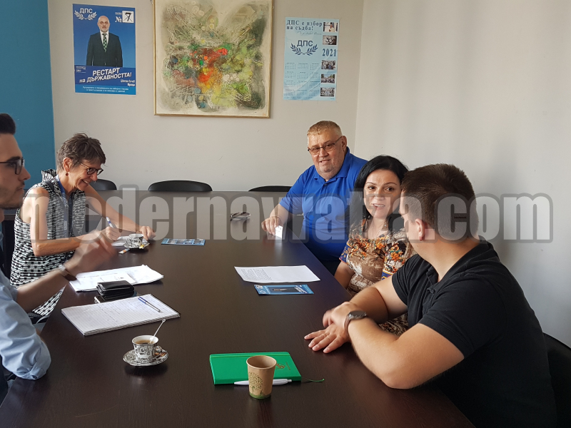 ЕВРОПЕЙСКИ НАБЛЮДАТЕЛИ РАЗГОВАРЯХА С РЪКОВОДСТВОТО И КАНДИДАТИ ЗА НАРОДНИ ПРЕДСТАВИТЕЛИ ОТ ДПС ЗА ВРАЧАНСКО – снимка 2