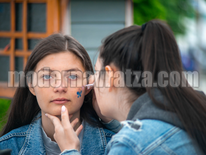 ПРОФЕСИОНАЛНИ АНИМАТОРИ ЗАБАВЛЯВАХА ДЕЦАТА НА МЕЗДРА ЗА 1 ЮНИ – снимка 3