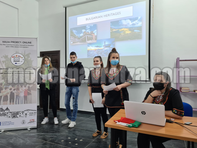 УЧЕНИЦИ И УЧИТЕЛИ ОТ СУ „ИВАН ВАЗОВ“ - МЕЗДРА БЯХА НА УЧЕБНА ВИЗИТА В МАЛАГА, ИСПАНИЯ – снимка 3