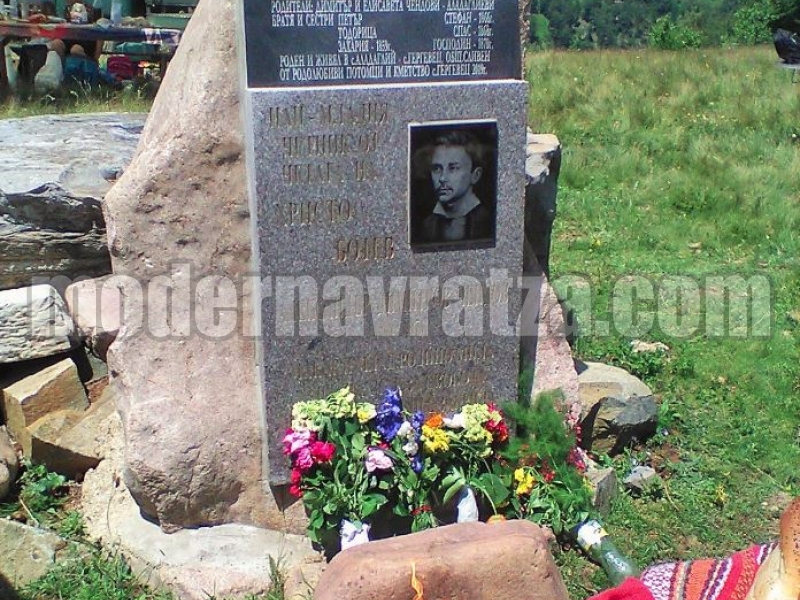 ПОКЛОНЕНИЕ В ПАМЕТ НА НАЙ-МЛАДИЯ БОТЕВ ЧЕТНИК АЛЕКСАНДЪР ЧЕНДОВ СЕ СЪСТОЯ В РЖА̀НА ПЛАНИНА