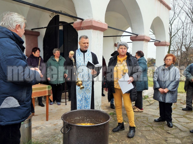 В ГОРНА КРЕМЕНА И ОСЛЕН КРИВОДОЛ ЧЕСТВАХА НИКУЛДЕН – снимка 2