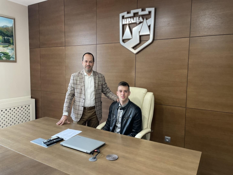 УЧЕНИЦИ УПРАВЛЯВАХА МЕСТНАТА АДМИНИСТРАЦИЯ