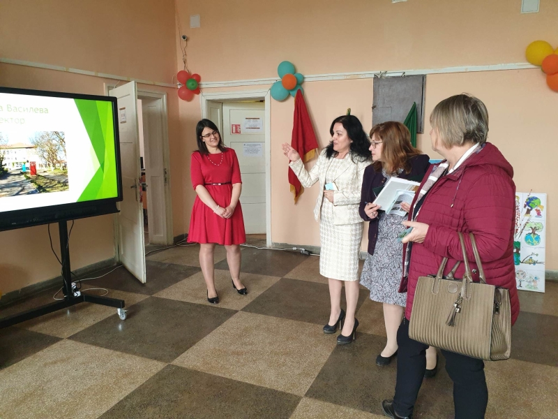 ИНЖ. ДЕСИСЛАВА ТОДОРОВА СЕ ВКЛЮЧИ В ТЪРЖЕСТВЕНОТО ИЗПРАЩАНЕ НА АБИТУРИЕНТИТЕ НА ПРОФЕСИОНАЛНАТА ГИМНАЗИЯ ПО ТРАНСПОРТ "КОСТА ПЕТРОВ" – снимка 6