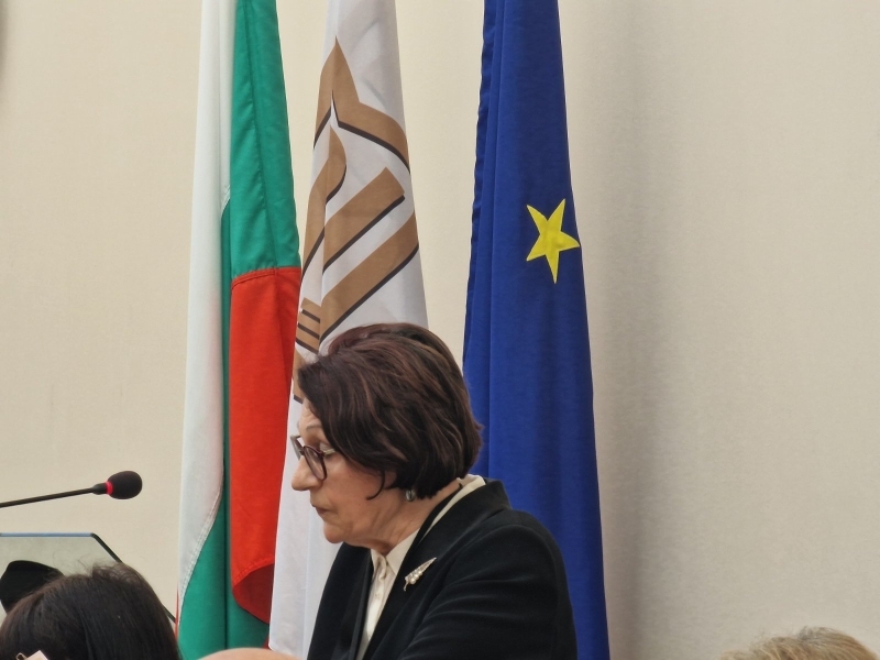 МЕЖДУНАРОДНА КОНФЕРЕНЦИЯ, ОРГАНИЗИРАНА ОТ КАТЕДРАТА ПО БЪЛГАРСКИ ЕЗИК КЪМ ФИЛОЛОГИЧЕСКИЯ ФАКУЛТЕТ, В ЧЕСТ НА ПРОФ. Д-Р ЛИЛИЯ ИЛИЕВА СЪБРА УЧЕНИ ОТ 6 ДЪРЖАВИ В ЮЗУ „НЕОФИТ РИЛСКИ“ – снимка 2
