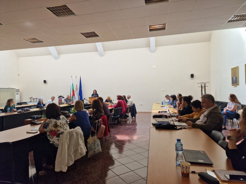 МЕЖДУНАРОДНА КОНФЕРЕНЦИЯ, ОРГАНИЗИРАНА ОТ КАТЕДРАТА ПО БЪЛГАРСКИ ЕЗИК КЪМ ФИЛОЛОГИЧЕСКИЯ ФАКУЛТЕТ, В ЧЕСТ НА ПРОФ. Д-Р ЛИЛИЯ ИЛИЕВА СЪБРА УЧЕНИ ОТ 6 ДЪРЖАВИ В ЮЗУ „НЕОФИТ РИЛСКИ“ – снимка 4