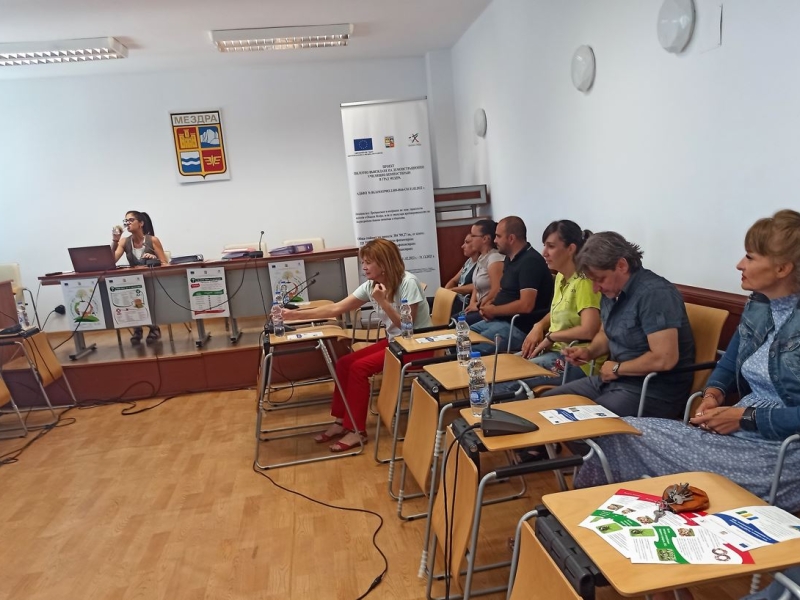 ПРЕСКОНФЕРЕНЦИЯ ПО ПРОЕКТ „ПИЛОТНО ВЪВЕЖДАНЕ НА ДЕМОНСТРАЦИОННО УЧИЛИЩНО КОМПОСТИРАНЕ В ГР. МЕЗДРА“ – снимка 2