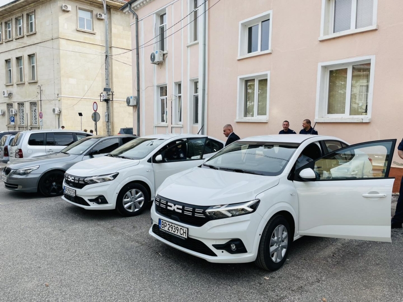 ДАРИХА НОВИ АВТОМОБИЛИ НА ПОЛИЦИЯТА ВЪВ ВРАЦА – снимка 4