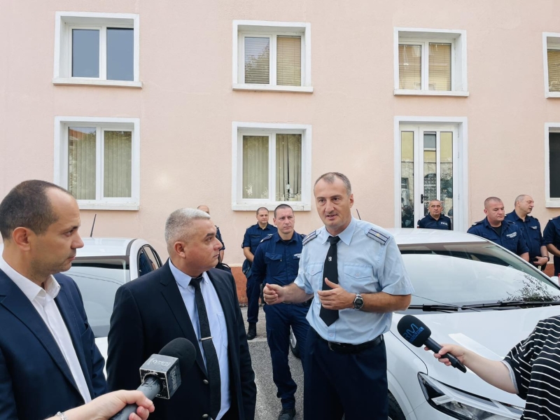 ДАРИХА НОВИ АВТОМОБИЛИ НА ПОЛИЦИЯТА ВЪВ ВРАЦА – снимка 3