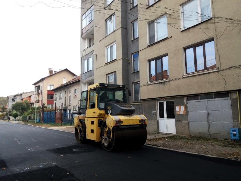 ОБЩИНА МЕЗДРА ПОДПИСА СПОРАЗУМЕНИЕ С МРРБ ЗА ФИНАНСИРАНЕ ОСНОВНИЯ РЕМОНТ НА 17 ИНФРАСТРУКТУРНИ ПРОЕКТИ В ГР. МЕЗДРА – снимка 2