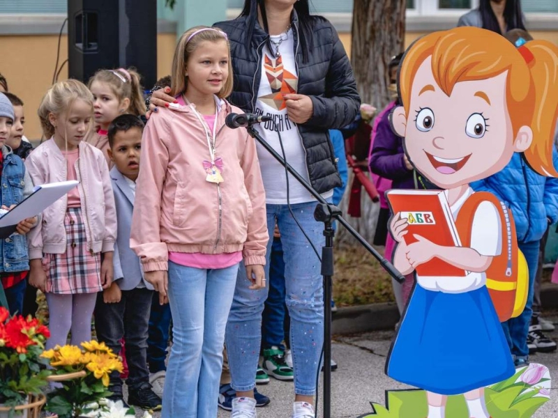 КАЛИН КАМЕНОВ: ДА БЪДЕМ ЕДИННИ И ДА ПОДКРЕПЯМЕ ДЕЦАТА И УЧИТЕЛИТЕ! – снимка 2