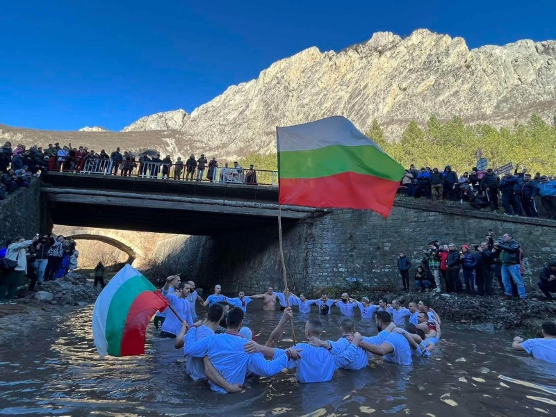 ЙОРДАНОВДЕН ВЪВ ВРАЦА! ДОКОСНЕТЕ СЕ ДО СТАРИТЕ БЪЛГАРСКИ ТРАДИЦИИ! – снимка 2
