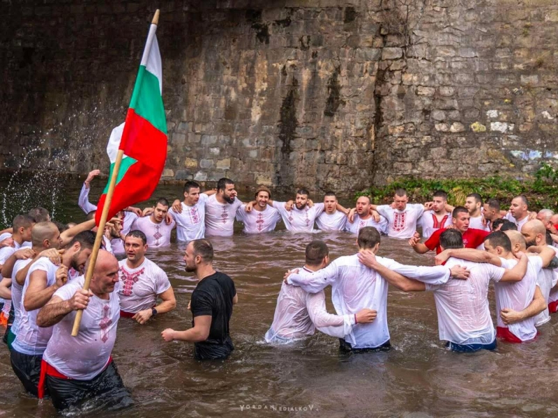 ЙОРДАНОВДЕН ВЪВ ВРАЦА! ДОКОСНЕТЕ СЕ ДО СТАРИТЕ БЪЛГАРСКИ ТРАДИЦИИ!