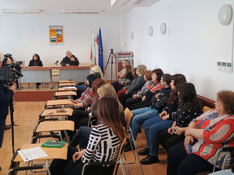 ОБЩИНА МЕЗДРА ОТЧЕТЕ ИЗПЪЛНЕНИЕТО НА ПРОЕКТ ЗА ОБНОВЯВАНЕ НА УЛИЧНОТО ОСВЕТЛЕНИЕ В 5 НАСЕЛЕНИ МЕСТА – снимка 6