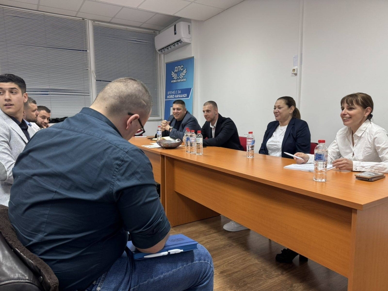 ЕВРОДЕПУТАТЪТ ТАНЕР КАБИЛОВ СЕ ВКЛЮЧИ В МЛАДЕЖКИ ФОРУМ НА ДПС – НОВО НАЧАЛО ВЪВ ВРАЦА – снимка 5