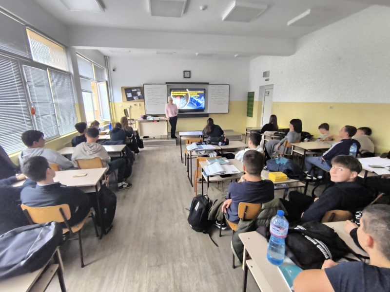 ПРЕДСТАВИТЕЛИ НА РЗИ – ВРАЦА ПРОВЕДОХА БЕСЕДА С УЧЕНИЦИ ОТ ППМГ „АКАД. ИВАН ЦЕНОВ“ – снимка 4